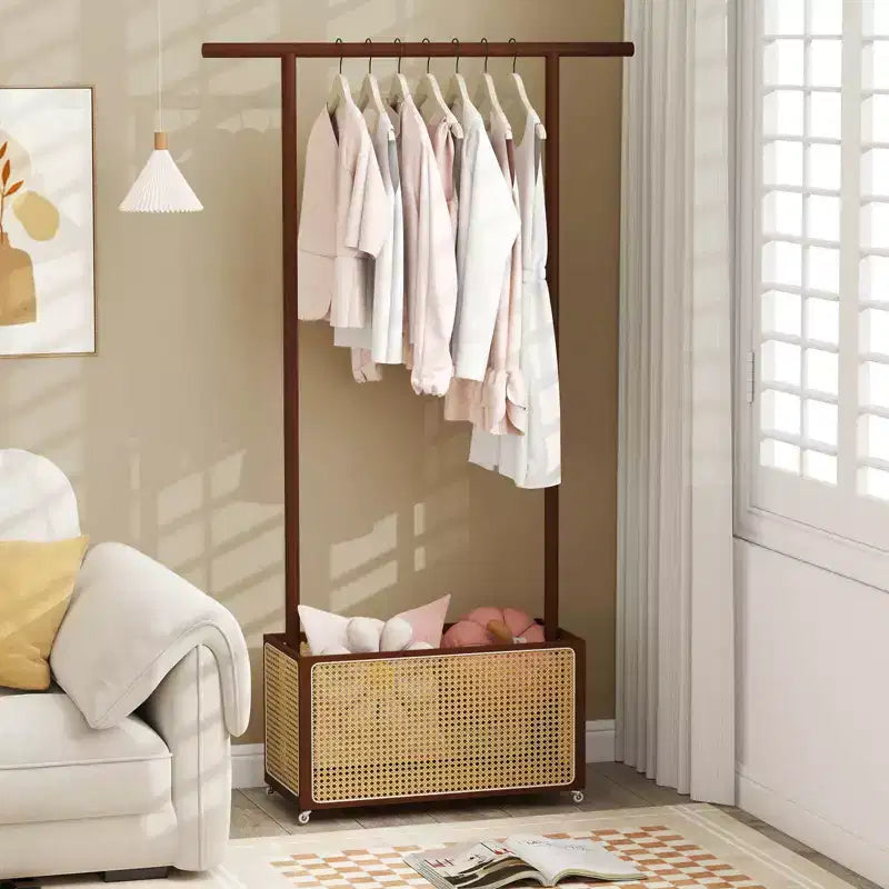 Portant à vêtements en bambou avec panier de rangement en rotin et roulettes, Portant à vêtements mobile, Marron/Beige