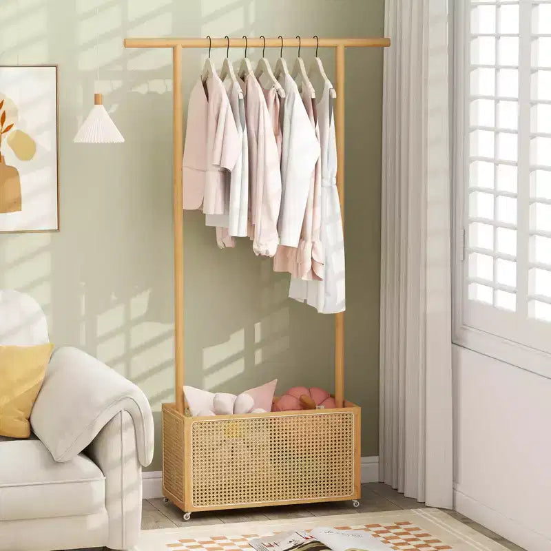 Portant à vêtements en bambou avec panier de rangement en rotin et roulettes, Portant à vêtements mobile, Marron/Beige