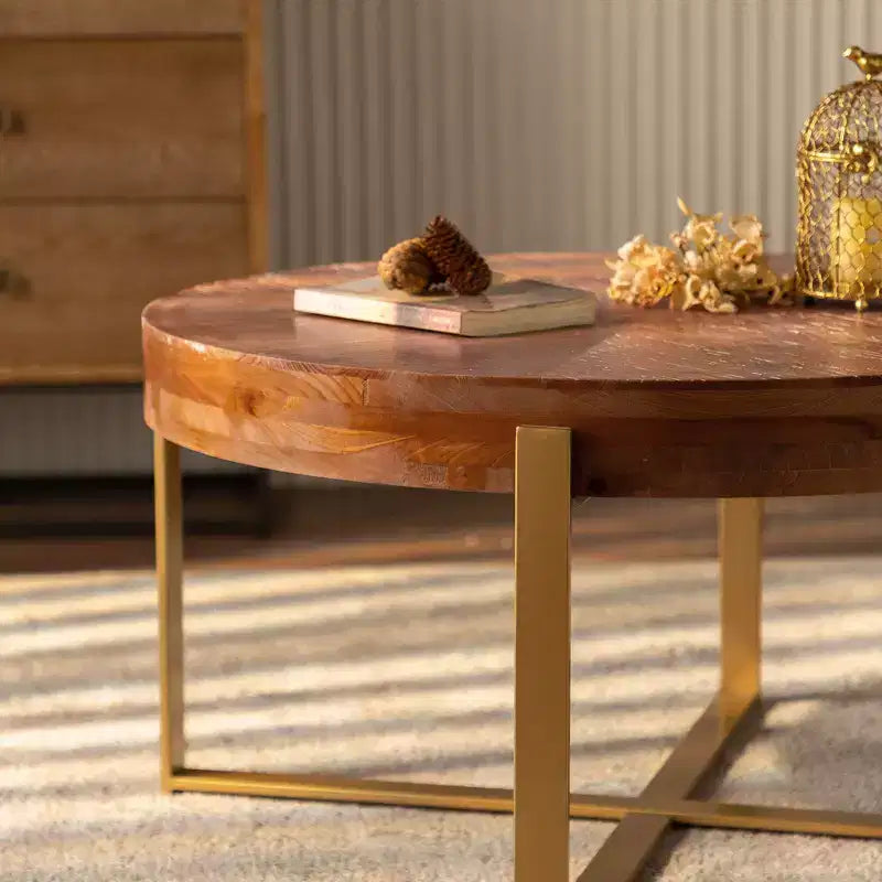 Table basse ronde avec piètement en métal et plateau en bois