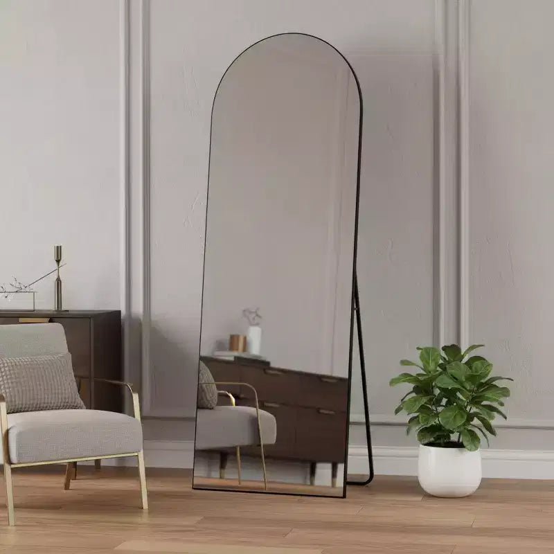 Miroir pleine longueur arqué en métal noir de 67", à poser ou à fixer au mur