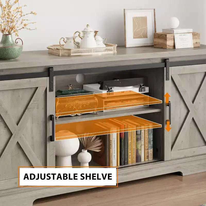 Meuble TV pour téléviseurs jusqu'à 65 pouces, centre de divertissement avec porte coulissante de style grange et armoires de rangement, gris