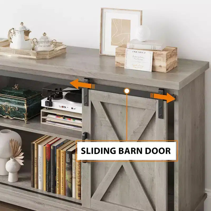 Meuble TV pour téléviseurs jusqu'à 65 pouces, centre de divertissement avec porte coulissante de style grange et armoires de rangement, gris