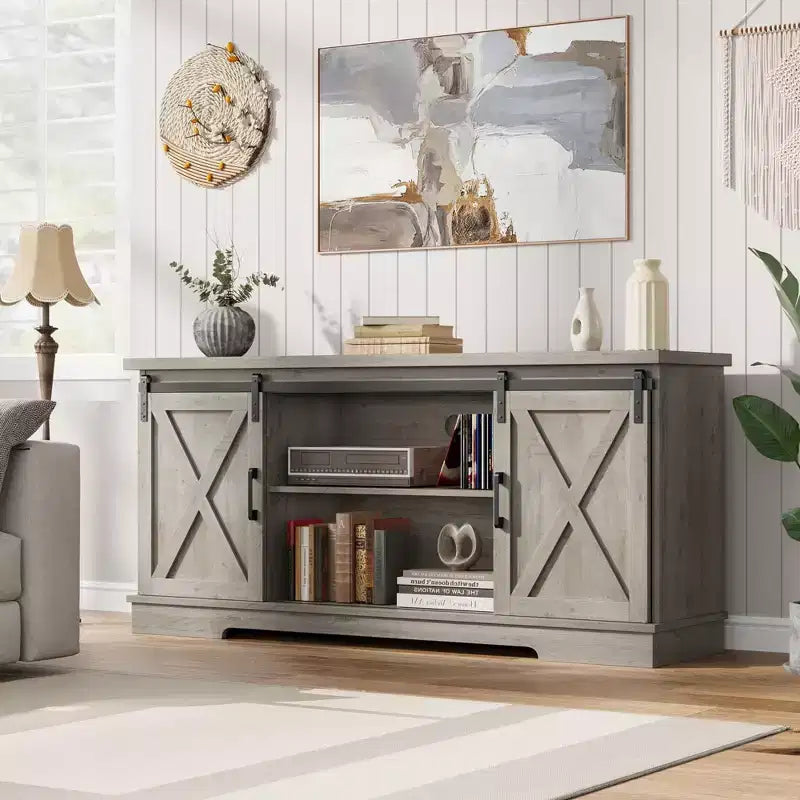 Meuble TV pour téléviseurs jusqu'à 65 pouces, centre de divertissement avec porte coulissante de style grange et armoires de rangement, gris