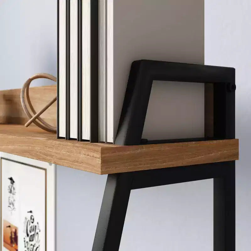 Bureau informatique avec huche